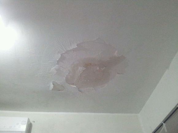 天花板漏水怎么办？天花板漏水原因及解决